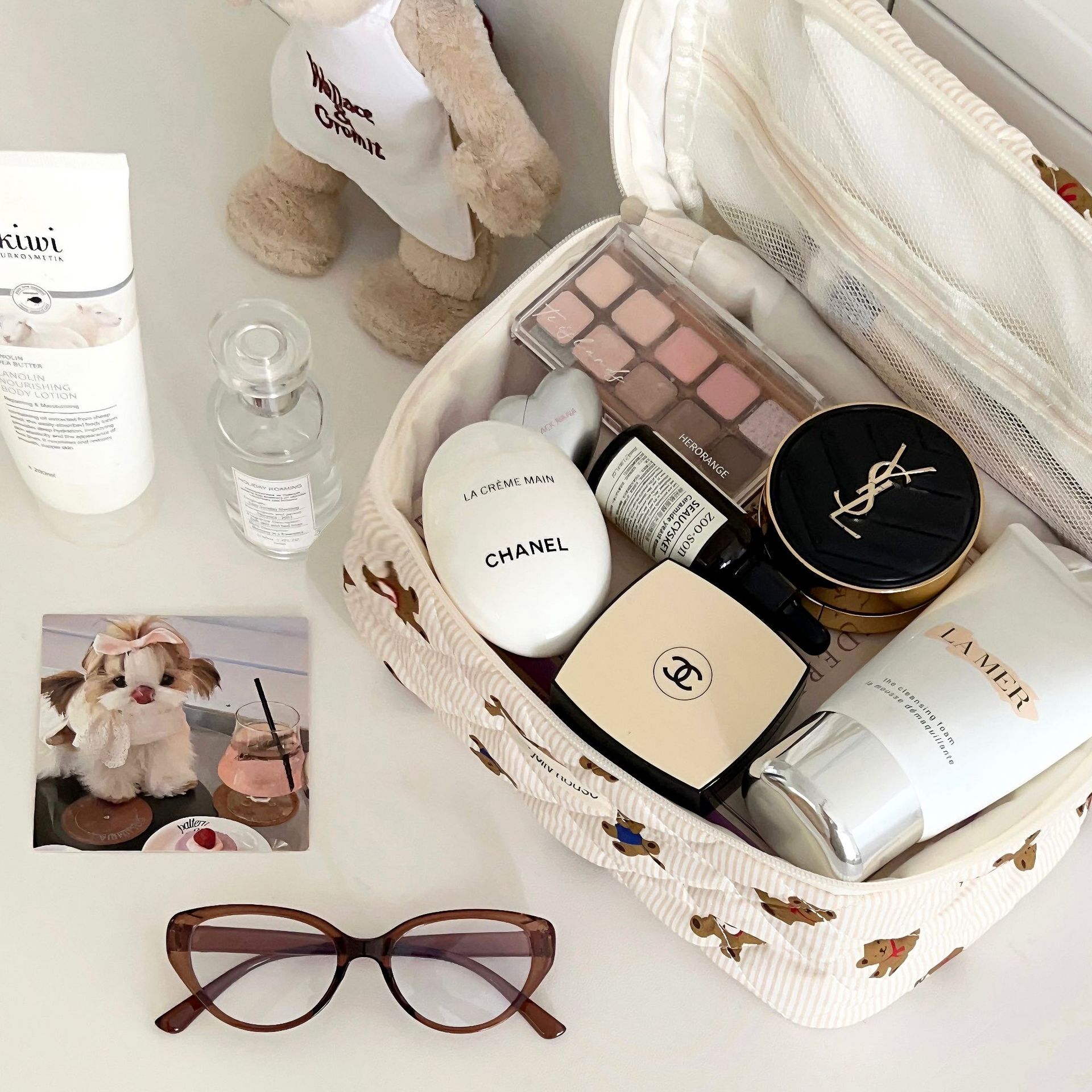 Makeup bag for women, large-capacity 2024 new model cosmetics storage bag, portable folding toiletry bag, skin care products storage bag details Picture