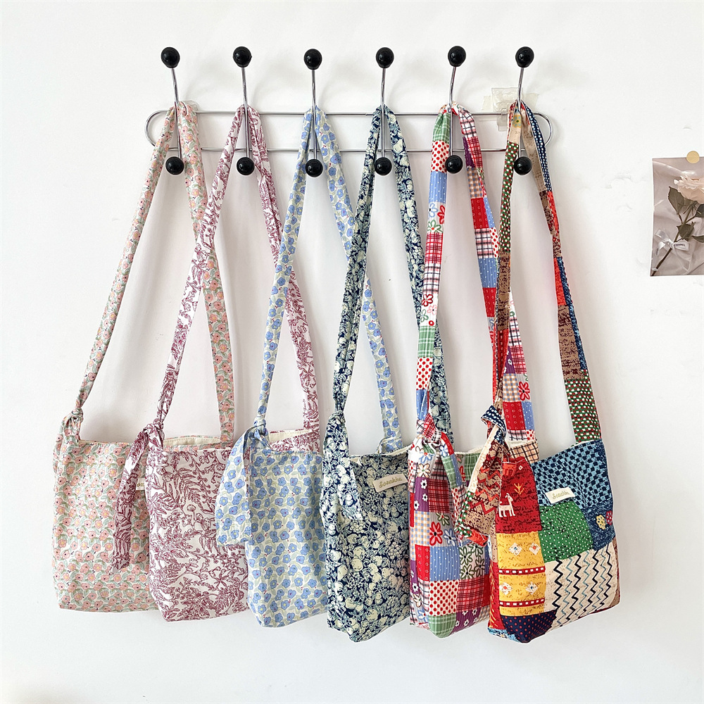 53164 2025 Floral canvas bag, single-shoulder crossbody bag, commuter bucket bag, Ethnic-style pattern underarm bag full figure