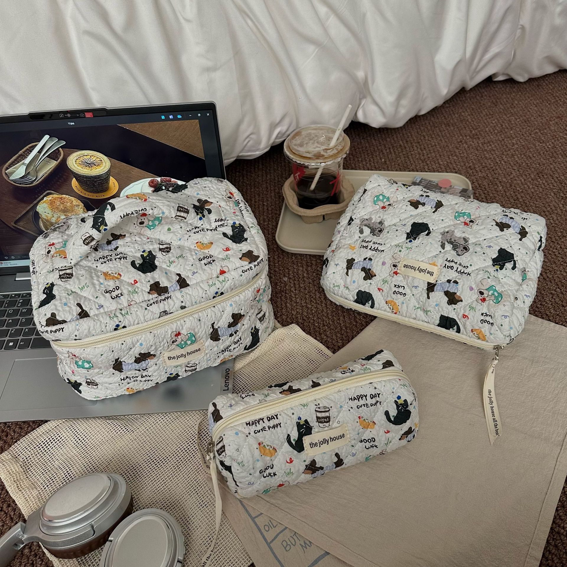 Spotted Dog makeup bag for women, ins cartoon, cute, portable, large-capacity travel cosmetics storage bag handbag Application Scenario