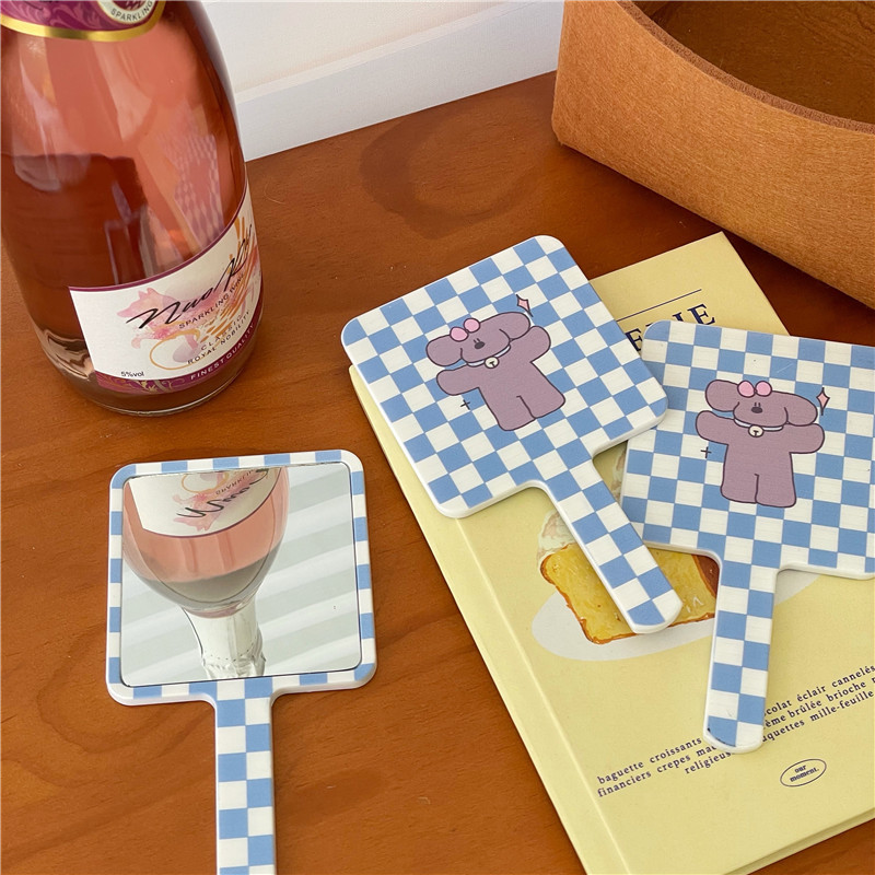 Self-made niche retro checkered cartoon dog handheld mirror portable makeup mirror mini touch-up mirror details Picture