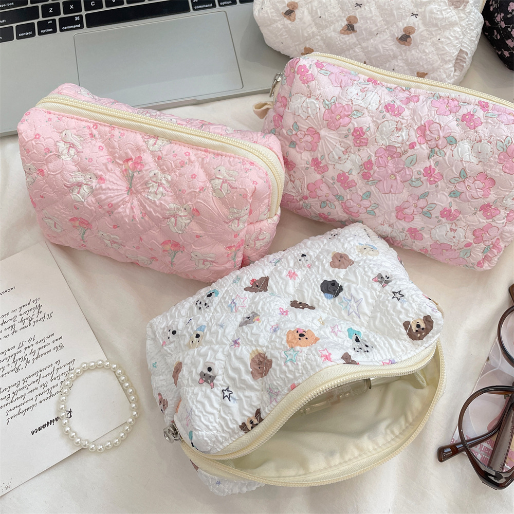 31291 Fresh quilted hand-held makeup bag for girls, large capacity, cute storage, student zipper stationery bag, pen case Application Scenario