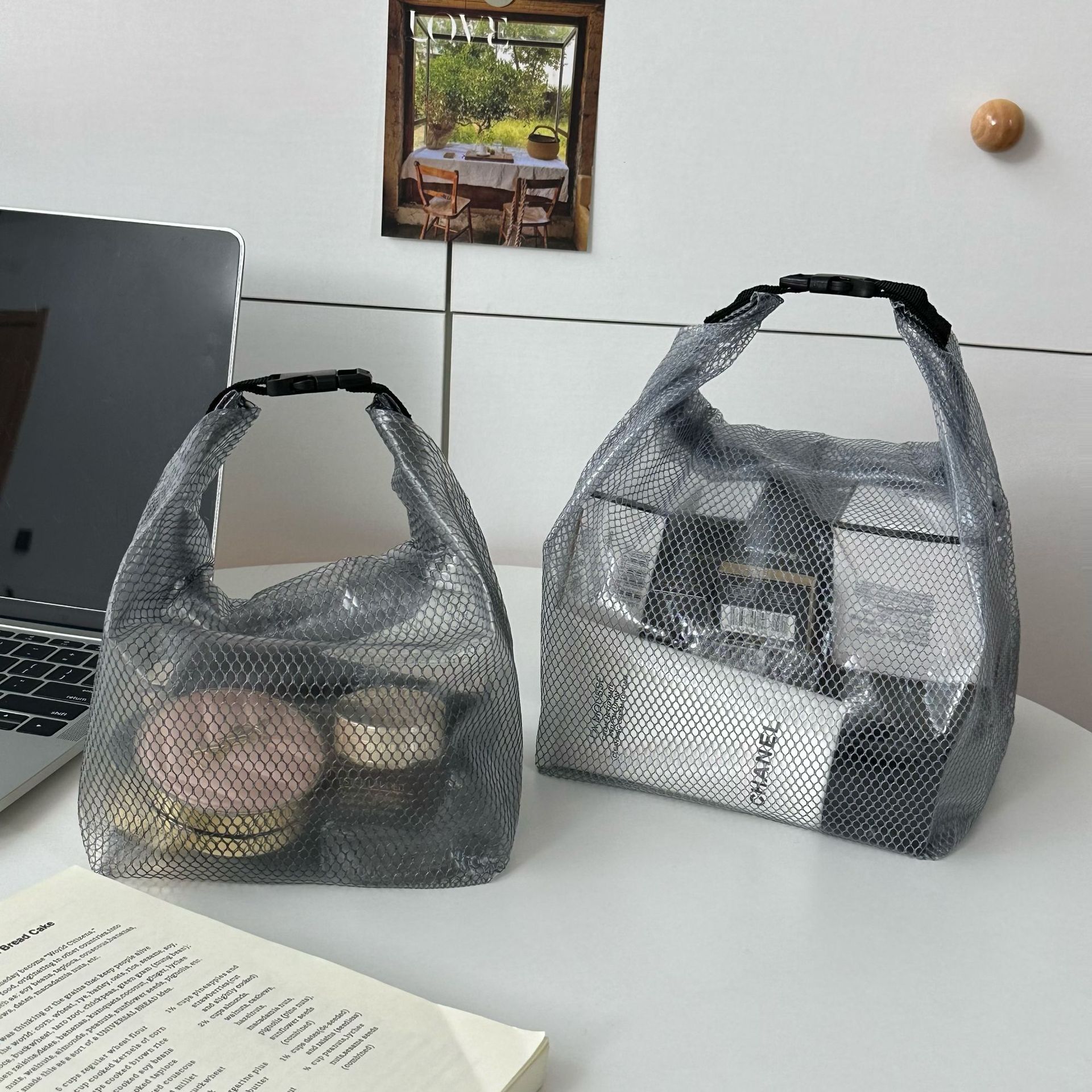 Travel minimalist toiletry bag with large capacity, portable and high-end feel, a 2025 new style cosmetics toiletry bag and storage bag full figure