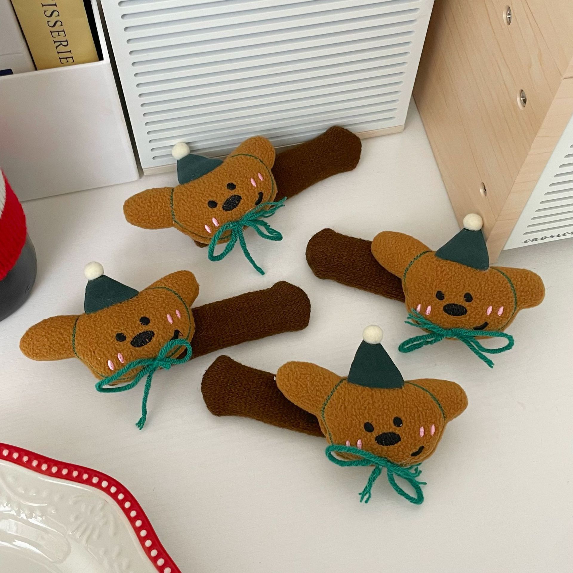 Green hat, cute cat door handle protective cover, anti-collision and anti-static for children's room, bedroom room decoration handle details Picture