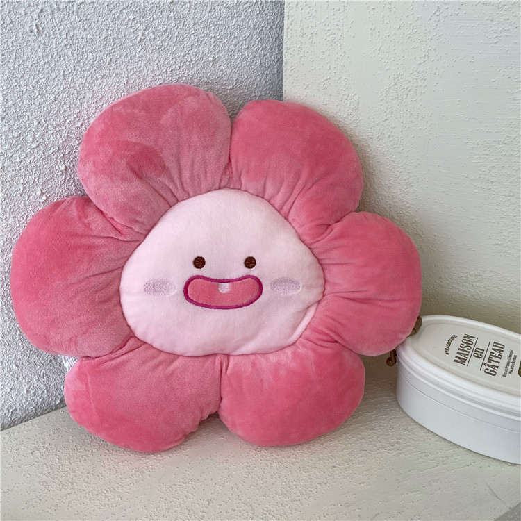 Ins-style cute and girlish flower cushion, ugly and adorable peach plush toy cushion, birthday gift Specification drawing