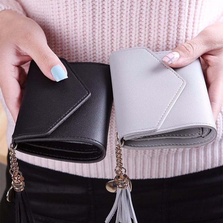 2021 Spring/Summer new short hand-held trendy heart-shaped pendant, simple, fashionable and multi-functional women's wallet with lychee pattern Application Scenario