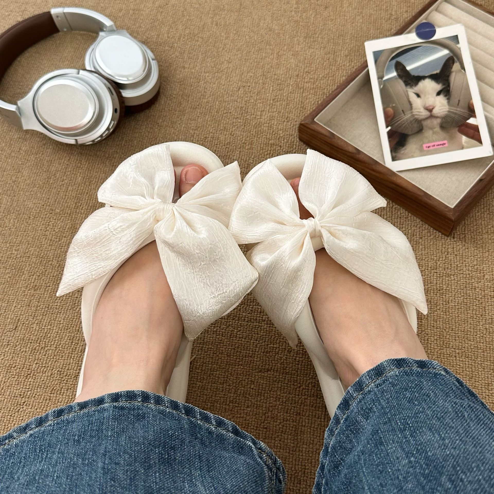 ins Silk bow flip-flops Summer new style sweet outerwear, soft soled cool flip-flops with a feeling of stepping on poop, versatile slippers for women full figure