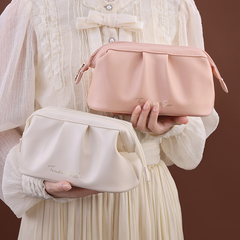 The large-capacity and high-end makeup bag pairs well with the small-mouthed red envelope portable and popular storage bag Specification drawing