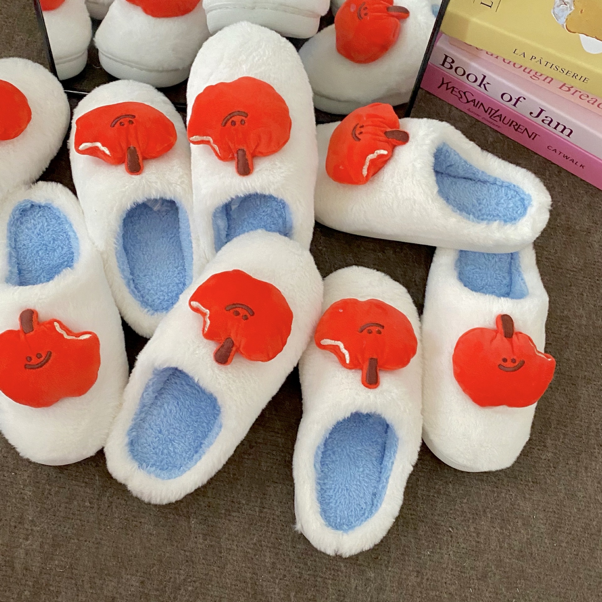 Original cartoon apple plush slippers for women, indoor use for autumn and winter, warm couple plush slippers, guest slippers details Picture