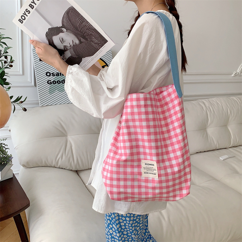 38251 canvas bag for Women, 2023 New style contrasting color checkered single-shoulder fabric bag, college students' artistic commuting tote bag details Picture