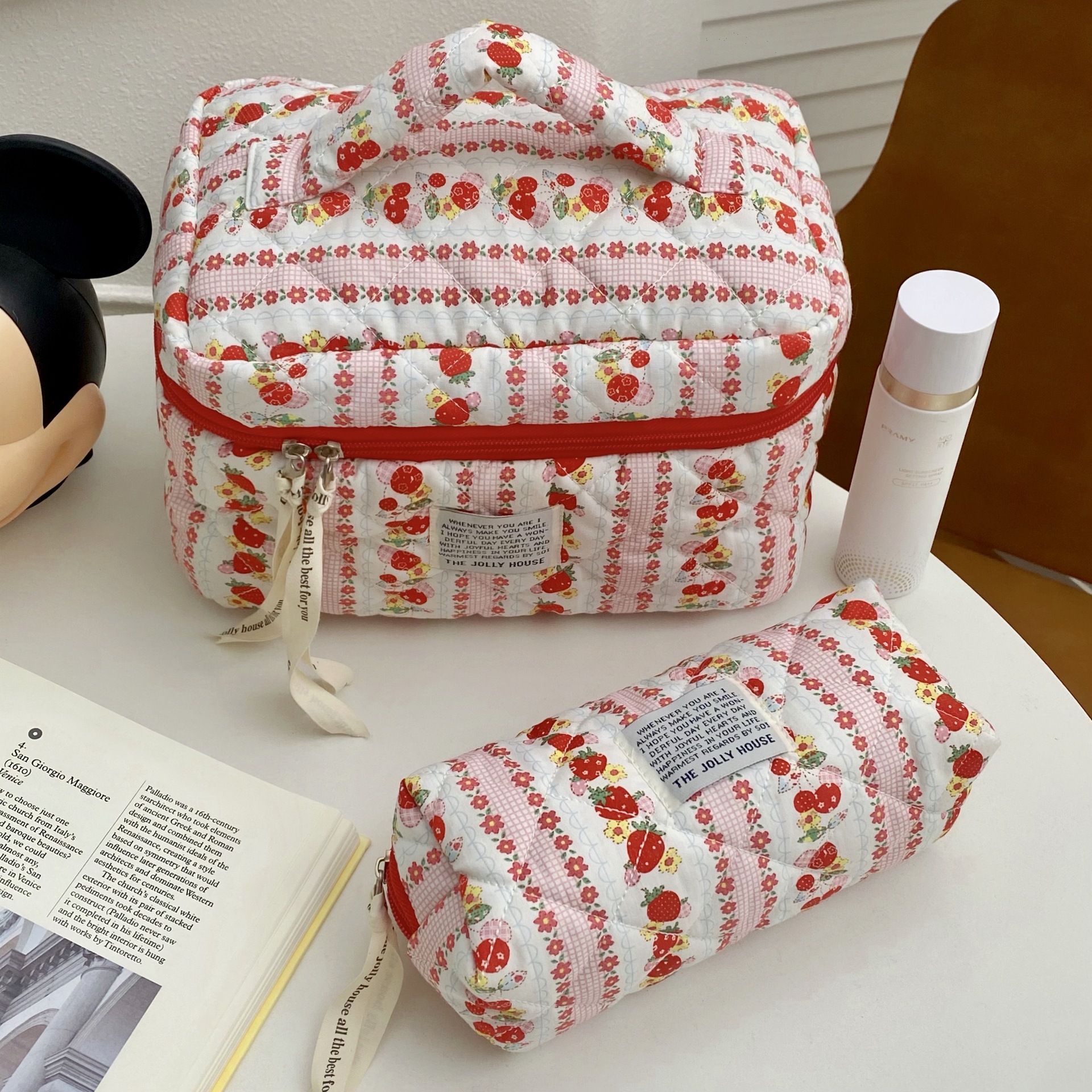 Sweet strawberry makeup bag for women, portable, high appearance level, large capacity, outdoor makeup storage bag, clutch bag, starting from one piece details Picture