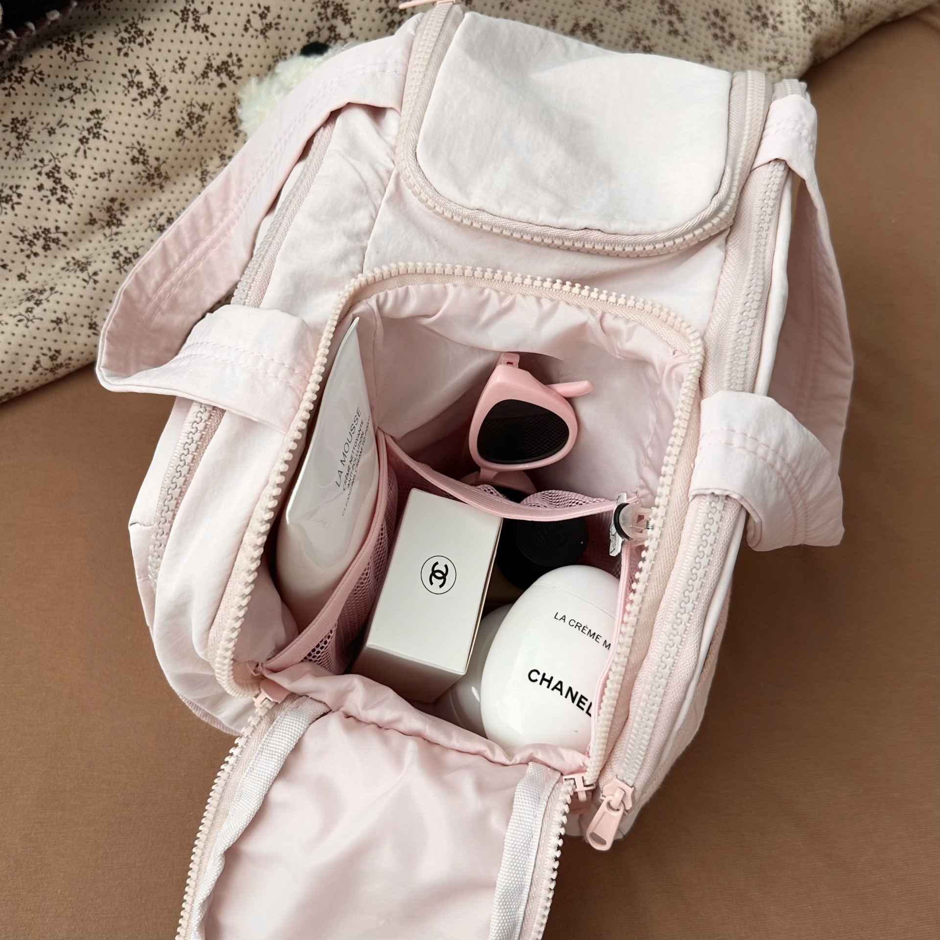 2025 New style storage bag for women, simple and large-capacity double-opening makeup bag, high-end travel portable toiletry bag for women Application Scenario