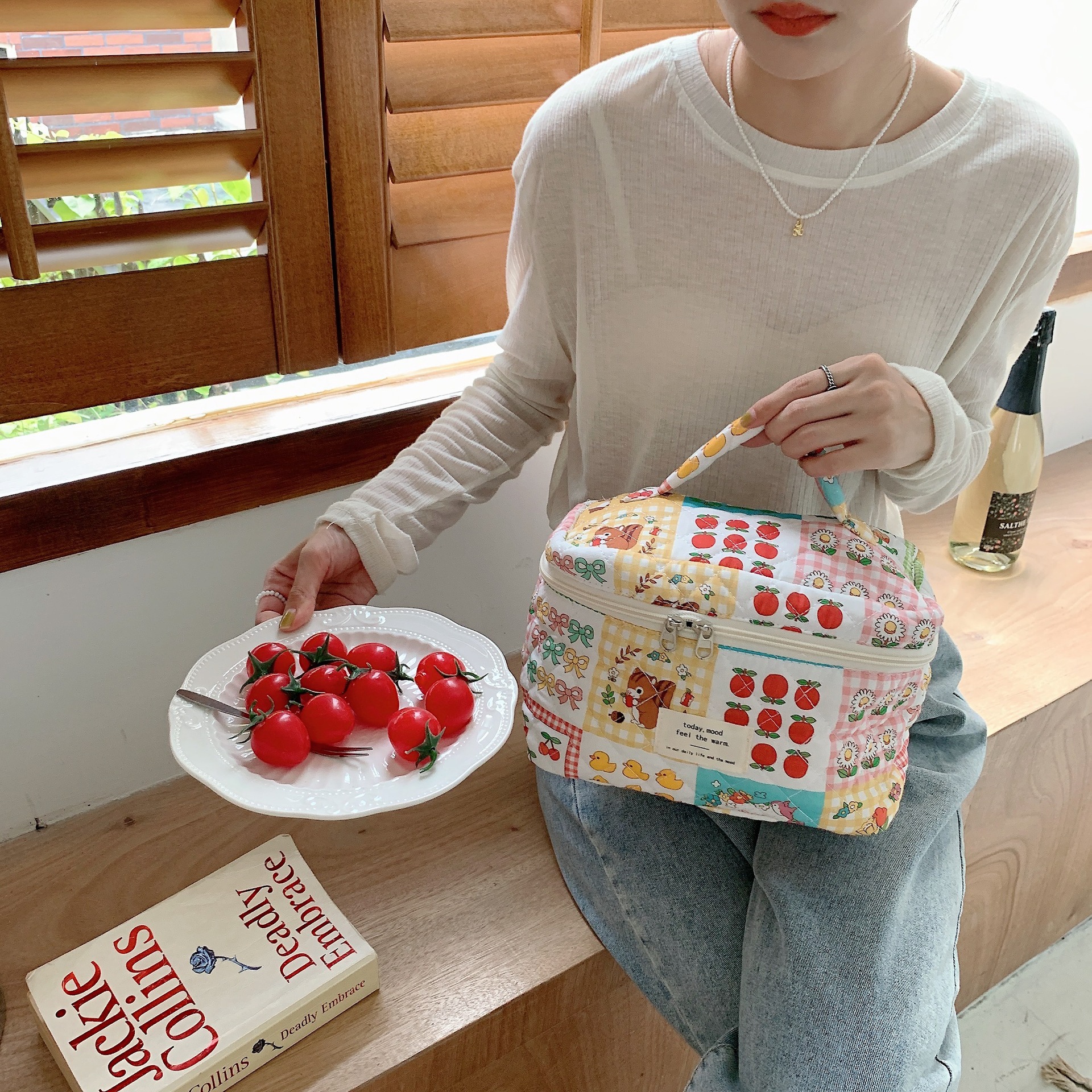 26277 Fresh and cute Makeup Bag, country-style cotton fabric large-capacity hand-held storage bag, toiletry-organizing bag for women details Picture