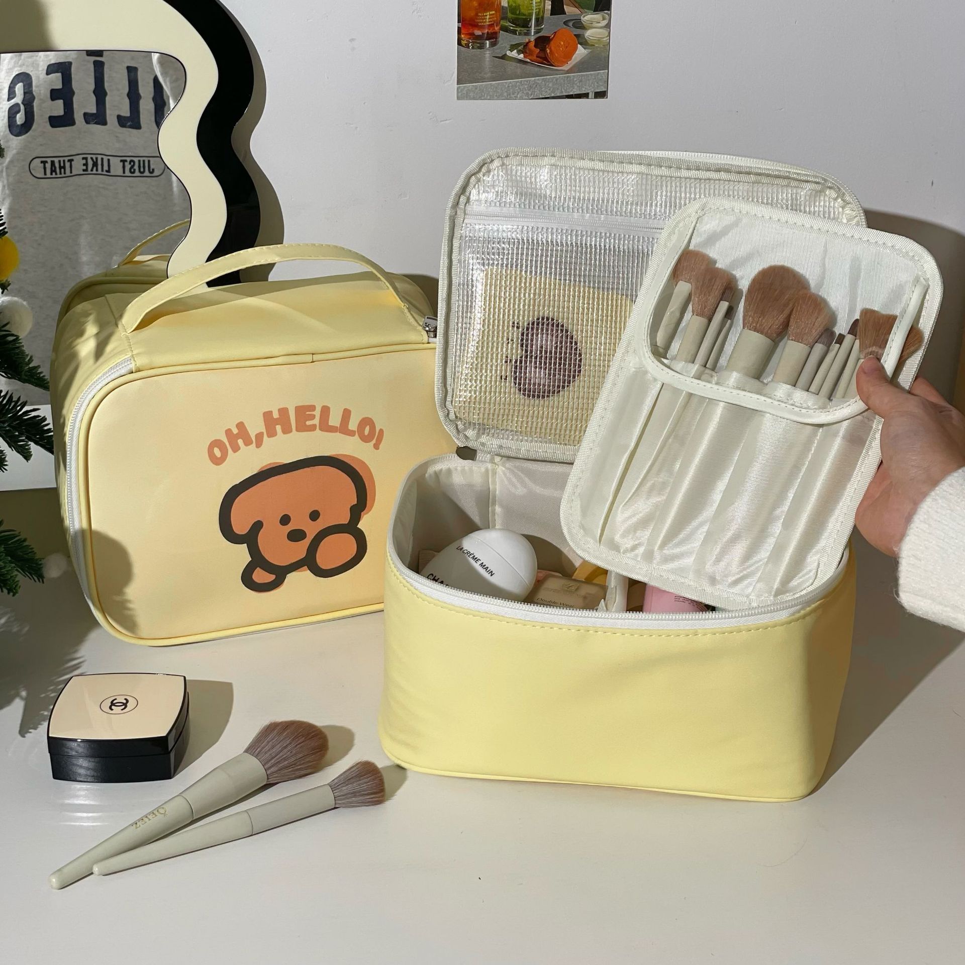 hello Puppy Makeup Bag, Portable large-capacity business travel toiletries bag, hand-held compartments Makeup bag, storage bag Application Scenario