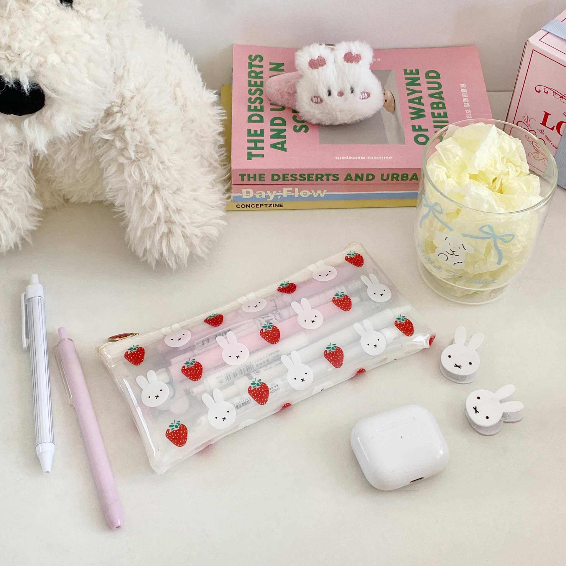 Japanese-style transparent pen case, cute cartoon girl strawberry rabbit, PVC student pen case, high appearance level, jelly bag, stationery bag Specification drawing