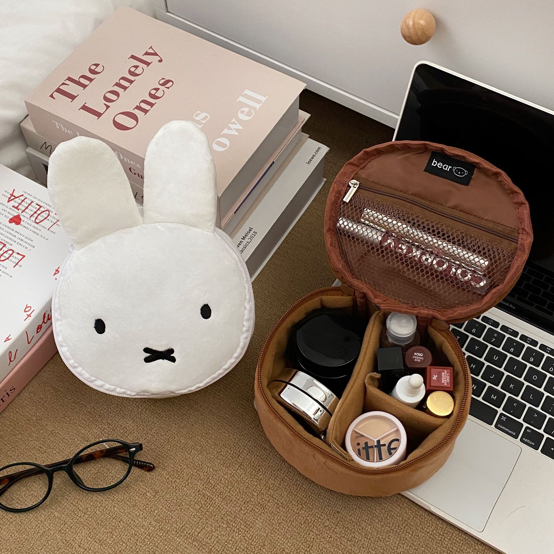 Japanese-style cute plush storage bag, a must-have for Instagram travel, large-capacity hand-held cosmetic bag, small miscellaneous bag storage bag details Picture