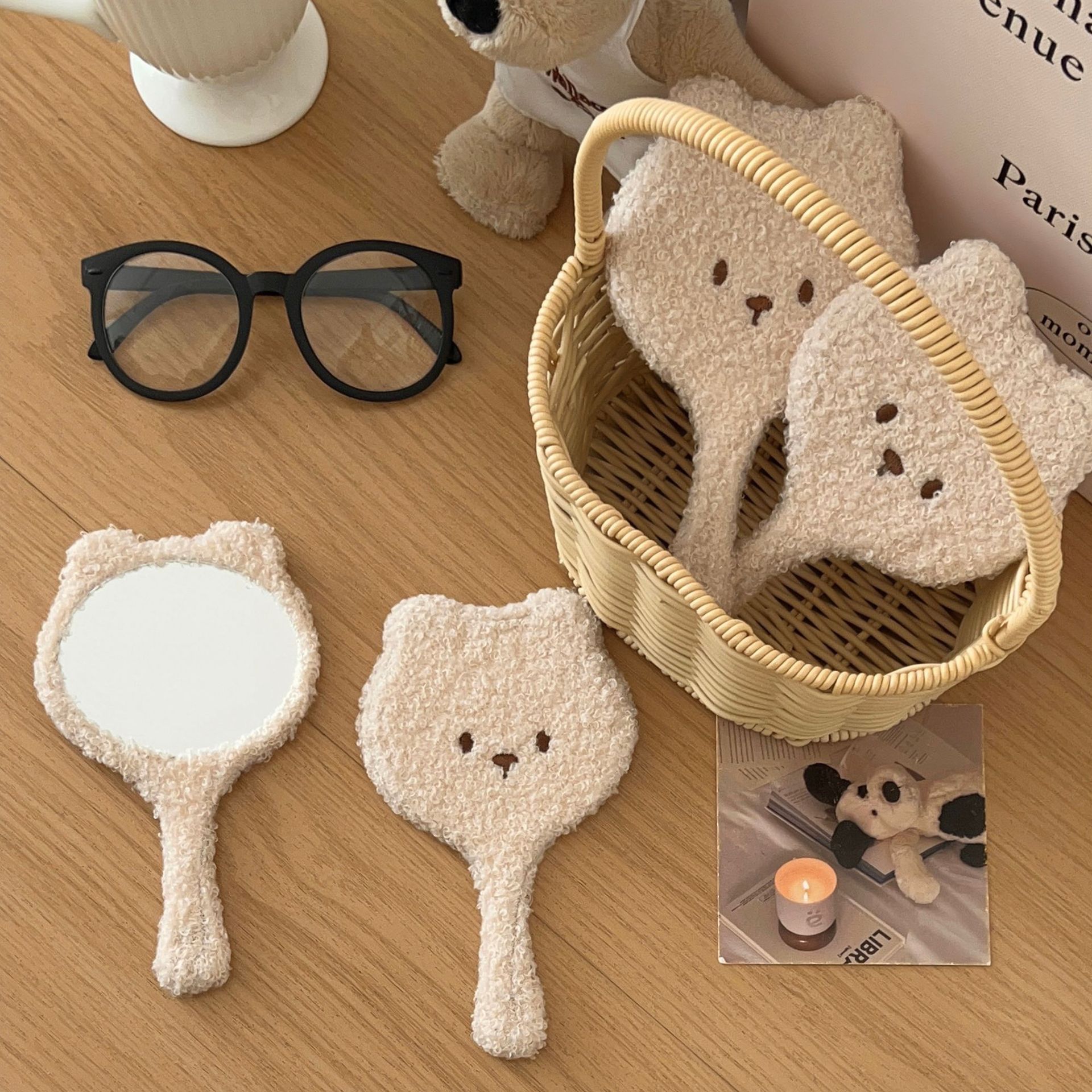 Cute and fluffy little bear handheld mirror, portable high-definition makeup mirror, handheld touch-up mirror, student beauty mirror full figure