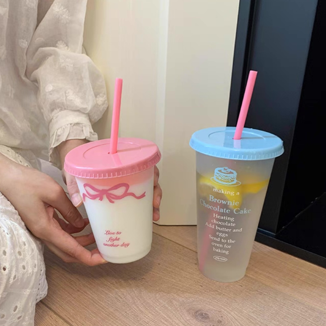 ins Summer plastic straw cup, new transparent cup with high appearance level, portable large capacity, cute internet-famous water cup for girls Application Scenario