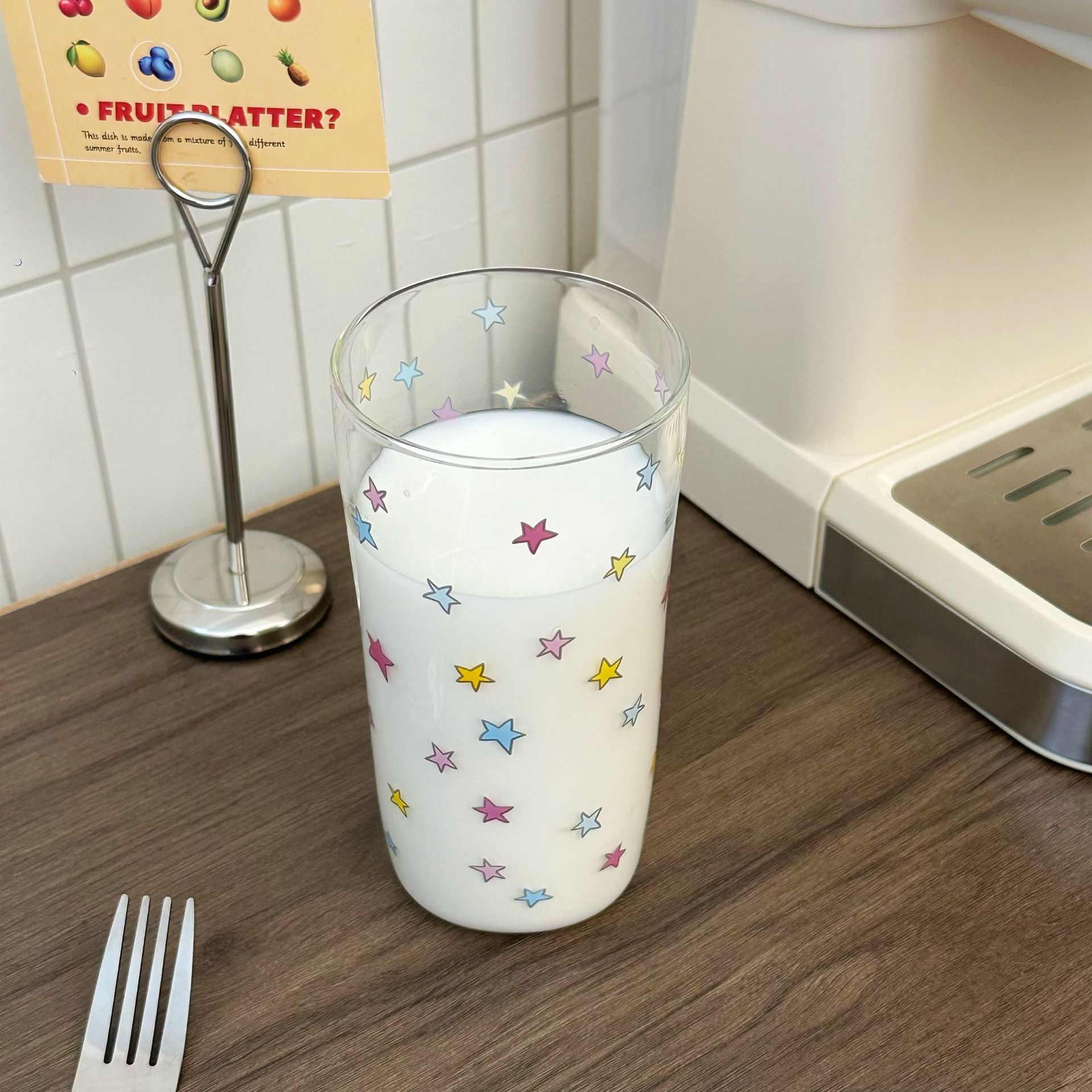 Colorful star-shaped glass cups, high appearance level, girlish heart, summer juice cups, cold drink cups, large-capacity breakfast milk cups Application Scenario