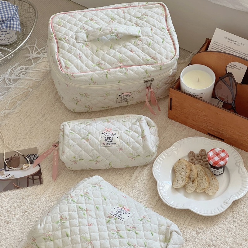 ins Lily of the Valley Makeup Bag, cute large-capacity portable handbag for girls, cosmetics storage bag, travel toiletries bag Specification drawing