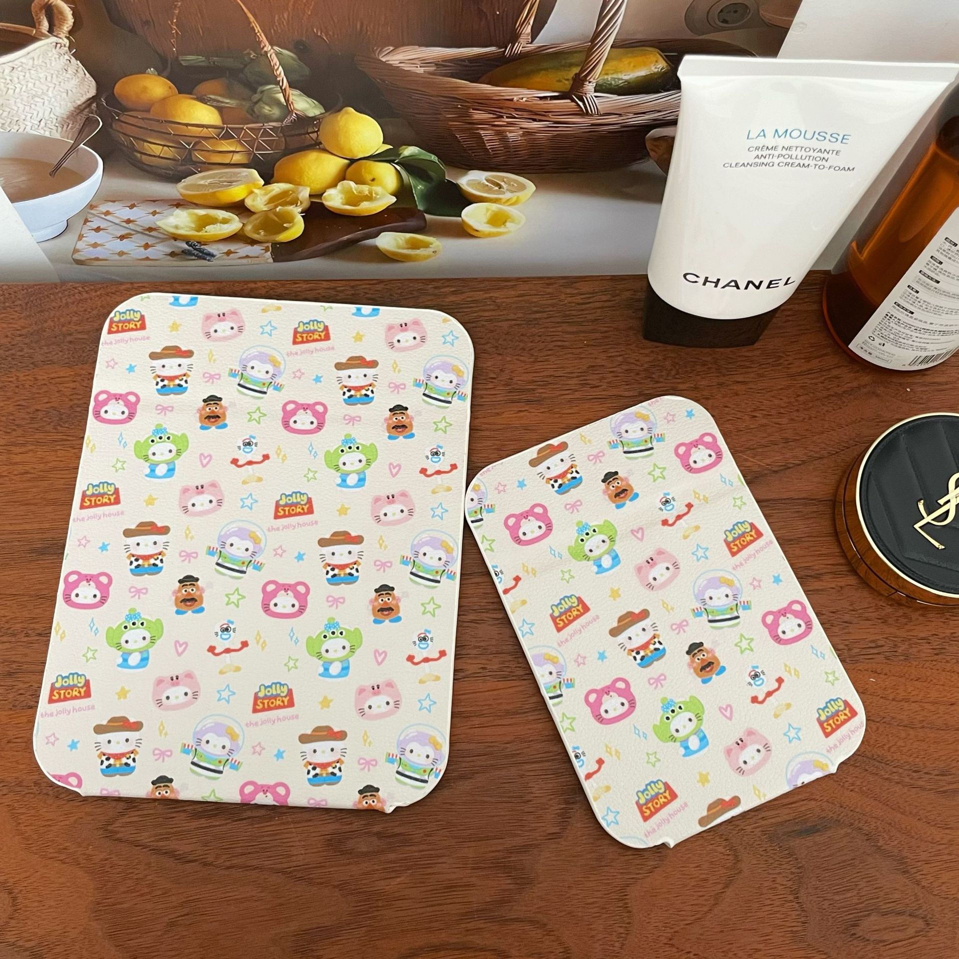 The jolly Mobilization Folding Mirror is a portable and portable small mirror for women, a desktop makeup mirror for home use, and a standing dressing mirror for women Specification drawing