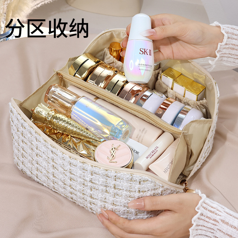 Golden Thread Makeup Bag, a portable large-capacity, high-end and fashionable new travel toiletry bag and cosmetics storage bag for women details Picture