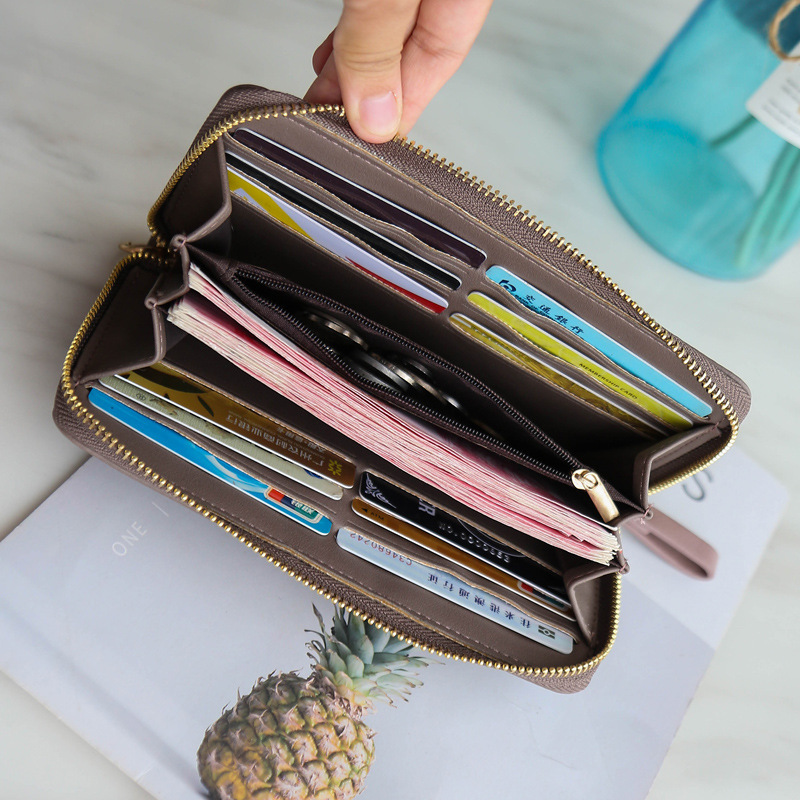 Wholesale of the new Korean-style long wallet for women, a light luxury business wallet, fashionable and versatile, multi-slot zipper wallet Application Scenario