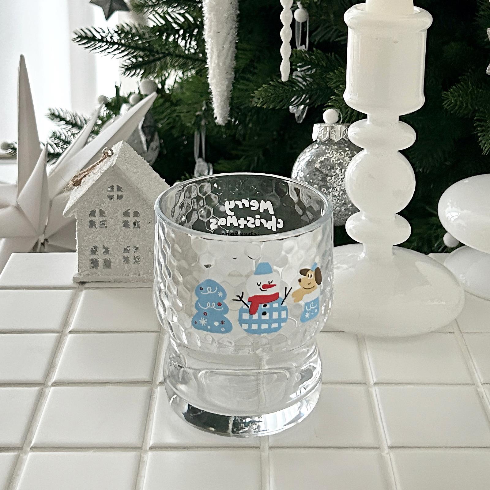 Christmas atmosphere, cute snowman glass cups, cartoon juice cups, couple breakfast milk cups, office coffee cups Application Scenario