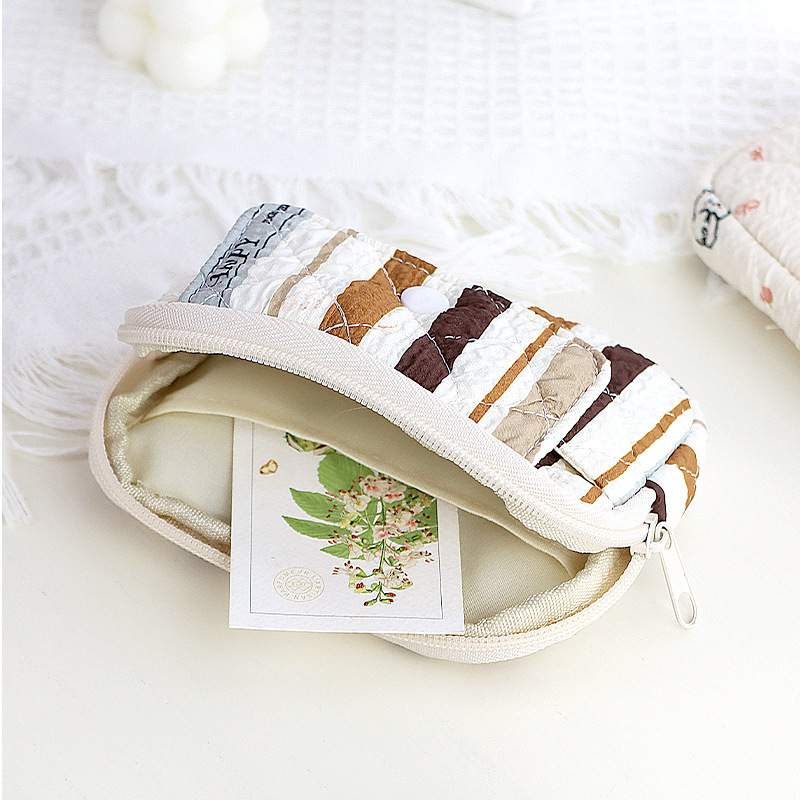 Retro square quilted cotton-padded portable storage bag, cute and soft coin purse, lipstick storage bag, makeup bag details Picture