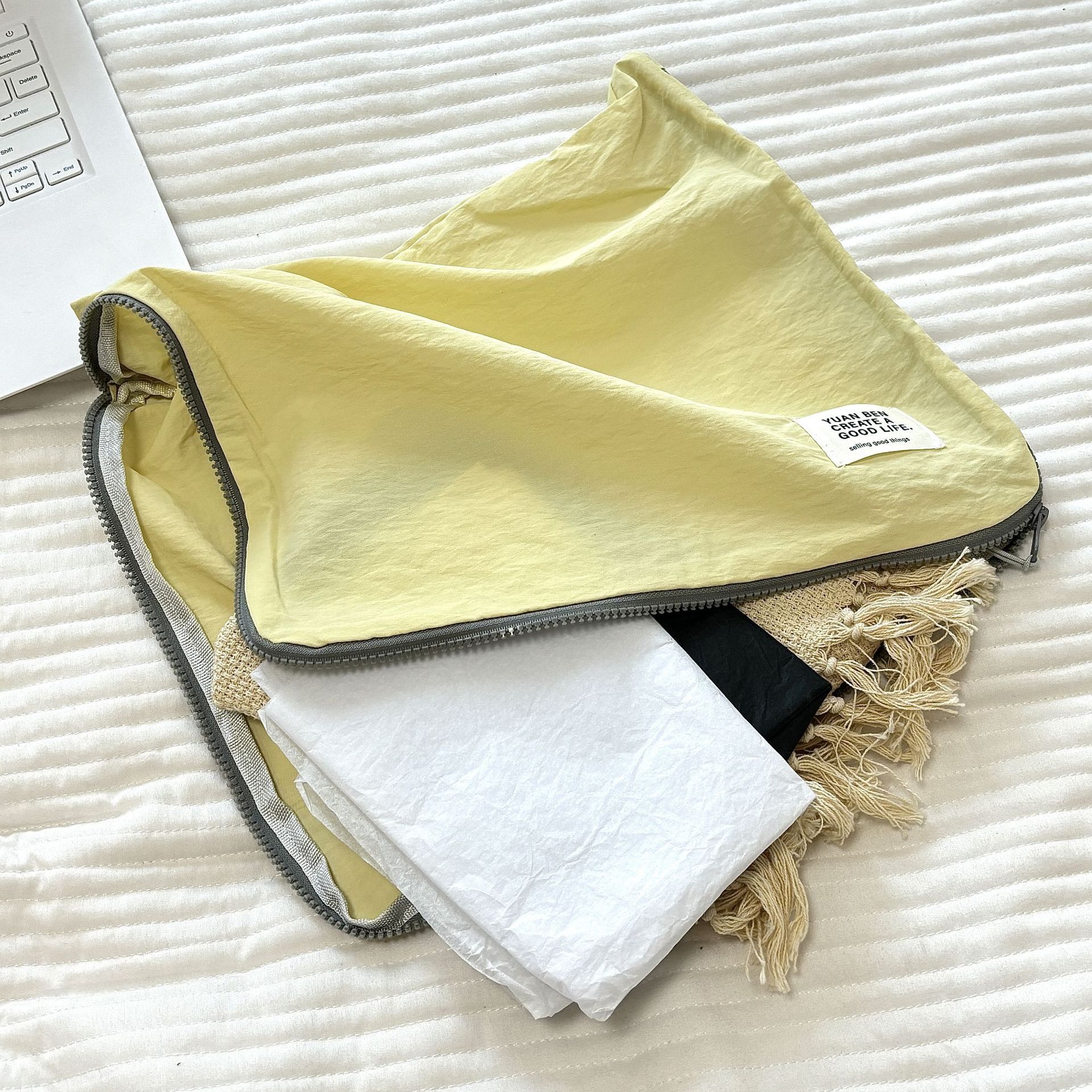 Nylon grid travel storage bags, suitcase organizing bags, cosmetics and underwear sorting bags, sealed bags, portable sets Item Picture