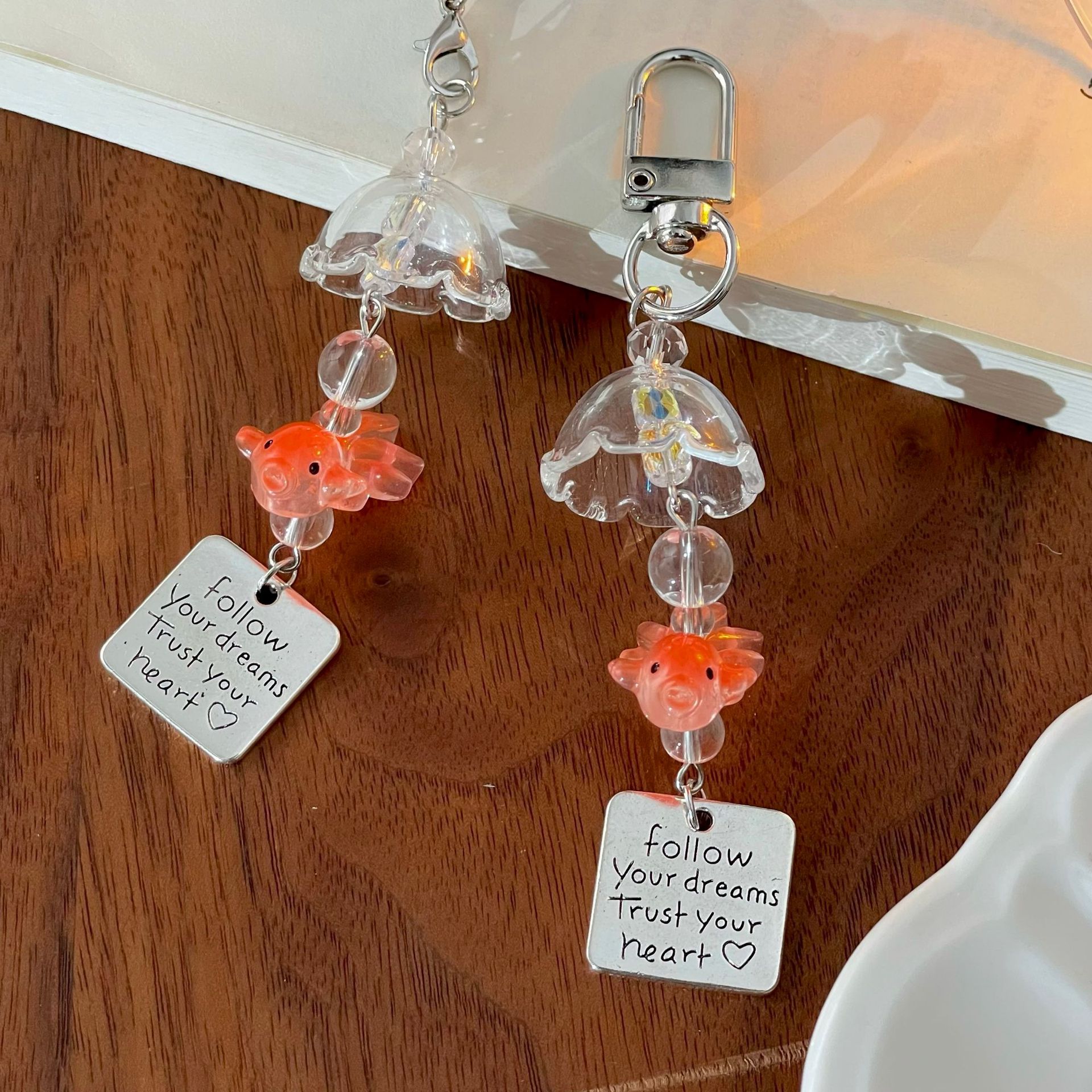 Dreamy goldfish pendant, the same style as Xiaohongshu, cute and high appearance level girl bag pendant, keychain diy decoration Application Scenario
