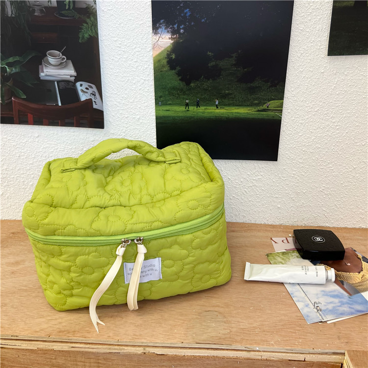 Homemade InS-style candy-colored flower makeup bag, large-capacity skin care product storage bag for girls, portable toiletry bag Item Picture