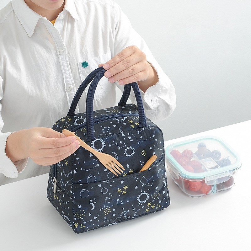 Cold and heat preservation bags, thickened aluminum foil bento bags, ice packs, hand-held lunch bento bags for primary school students, and bags for carrying meals to work Application Scenario