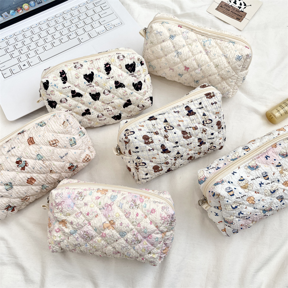 5424 Cartoon embossed quilted pen case, hand-held makeup bag, large-capacity storage for women, student zipper stationery pen case details Picture
