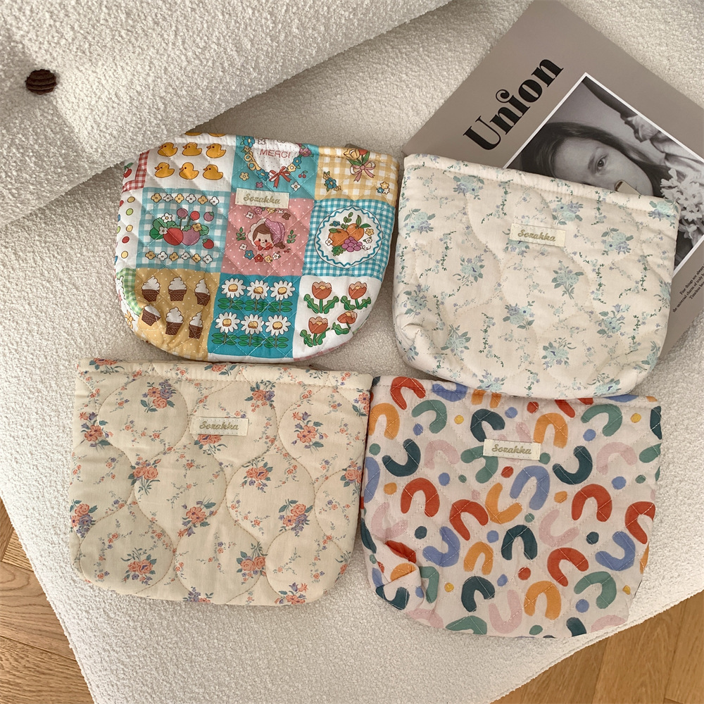3611 New style makeup bag, large-capacity quilted cotton cartoon flower storage bag, cute and portable skin care and toiletries bag full figure