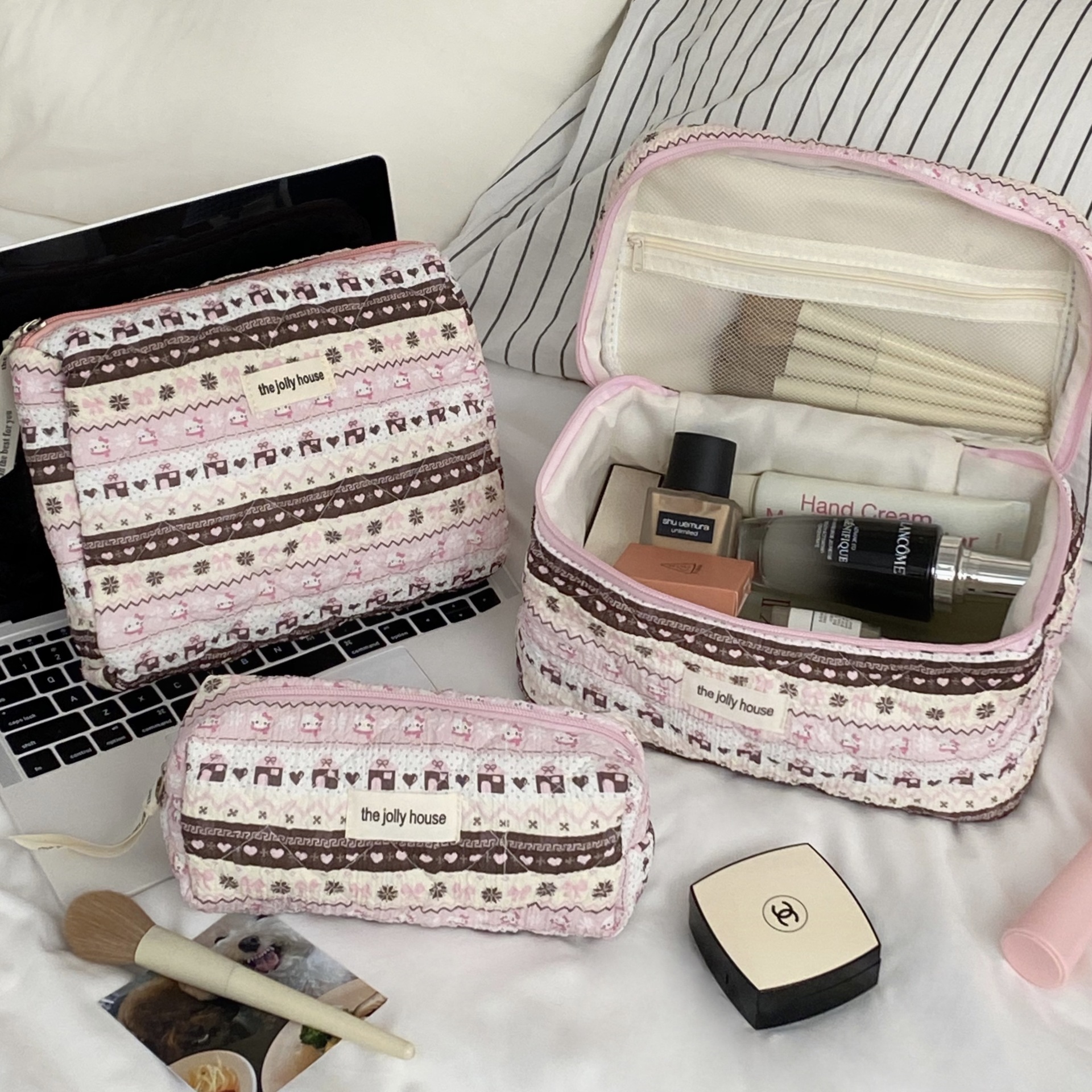 Fair Island Cat storage Bag, makeup bag for women, new large-capacity travel and outing cosmetics storage bag, Toiletry bag Application Scenario