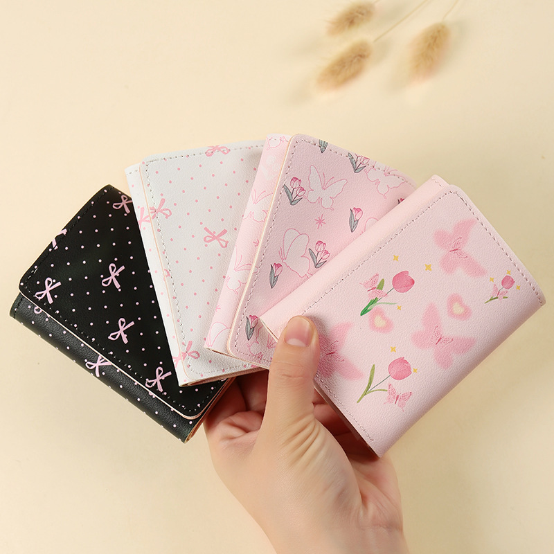Butterfly, a bestseller in foreign trade, is a short, fresh and cute wallet with a 30% discount. It has many functions, including a coin purse, ID card and card holder details Picture