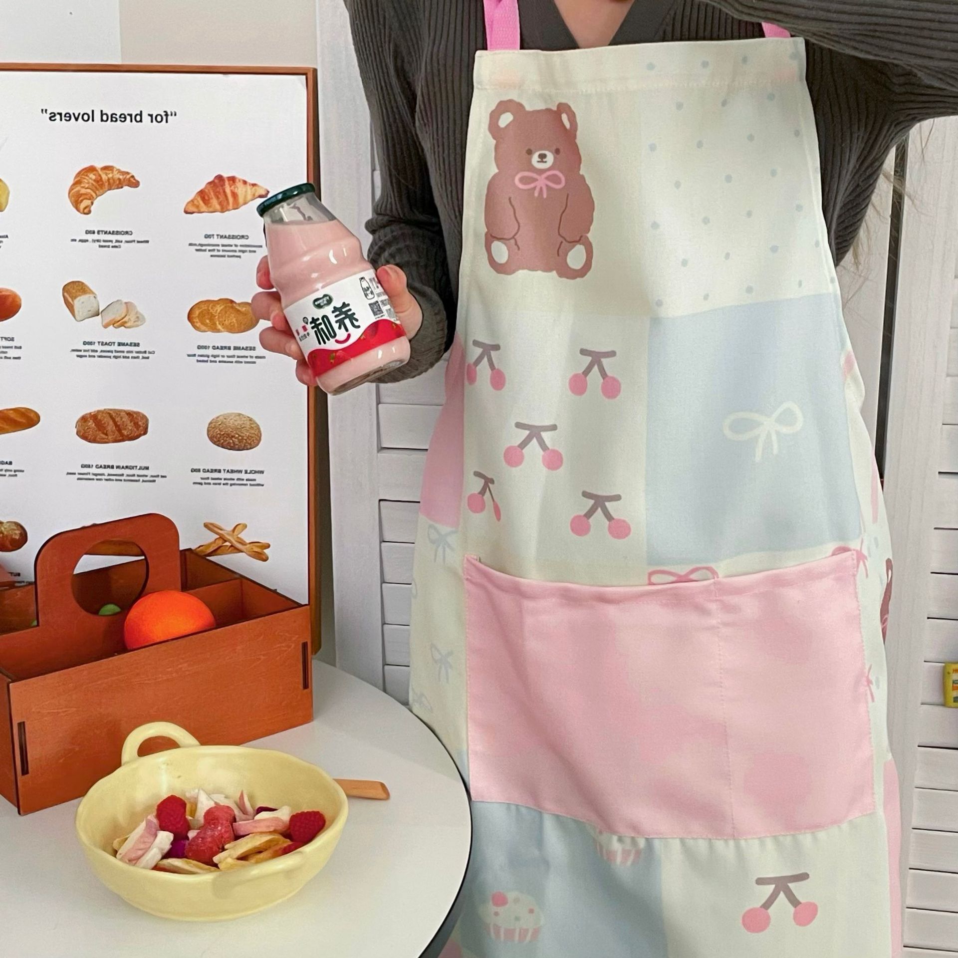 The ins cartoon cute kitchen apron with a lace-up design is waterproof and dirt-proof for cooking and home use. It's a beautiful work uniform details Picture