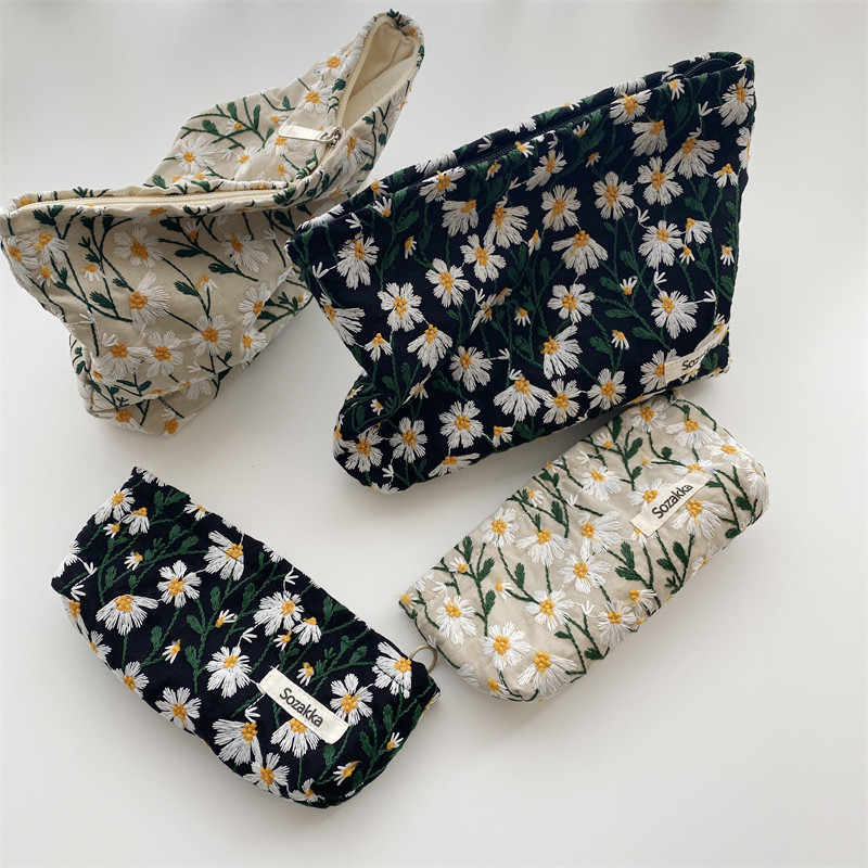 19221 Fresh and delicate embroidered Daisy flower Makeup Bag for Women, simple and portable pen case with large capacity, Japanese-style artistic style full figure