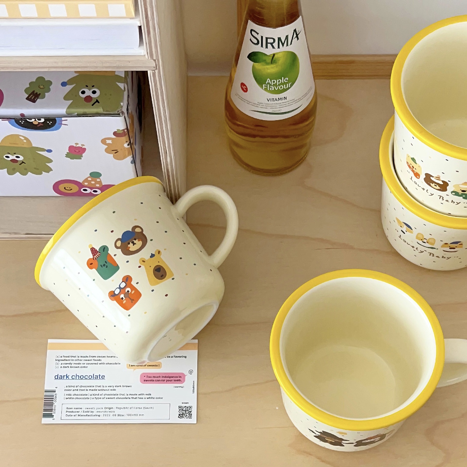 Cartoon yellow-edge coffee cups, mugs, cute animal illustrations, milk coffee water cups, ceramic cups, gift boxes details Picture