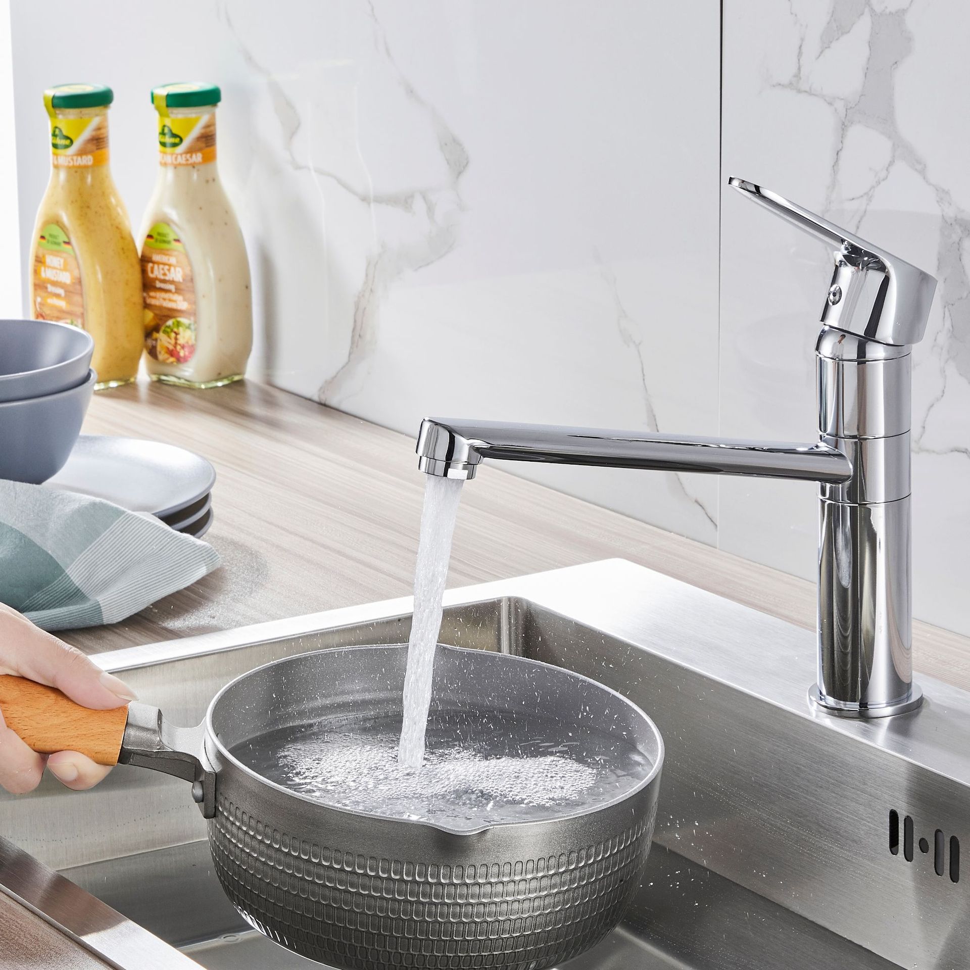 All-copper kitchen sink, sink, faucet, washbasin, washbasin, versatile for hot and cold, rotatable faucet, for household use Application Scenario