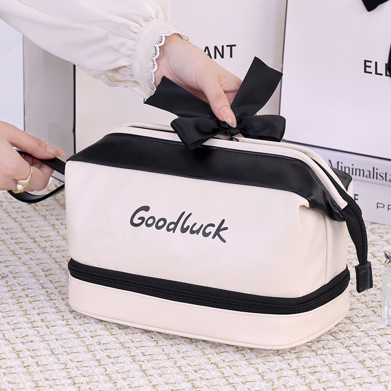 A niche, light luxury, high-appearancelevel double-layer toiletry bag, a popular bow makeup bag, and a portable travel storage bag details Picture