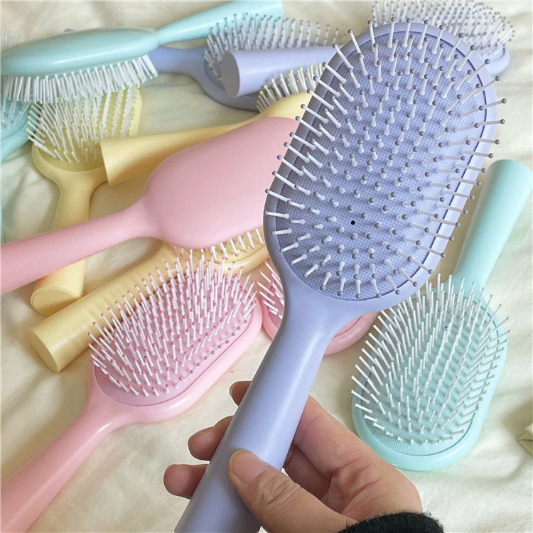 Ins-style cute candy-colored massage comb, high appearance level portable handheld comb, student home airbag comb, makeup comb Application Scenario