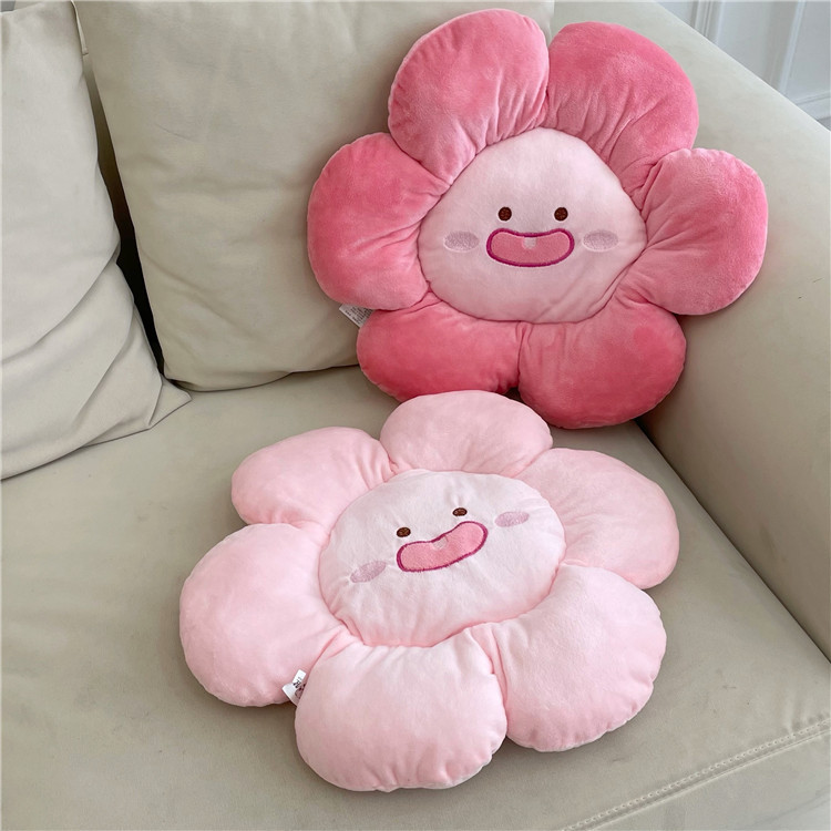 Ins-style cute and girlish flower cushion, ugly and adorable peach plush toy cushion, birthday gift Application Scenario