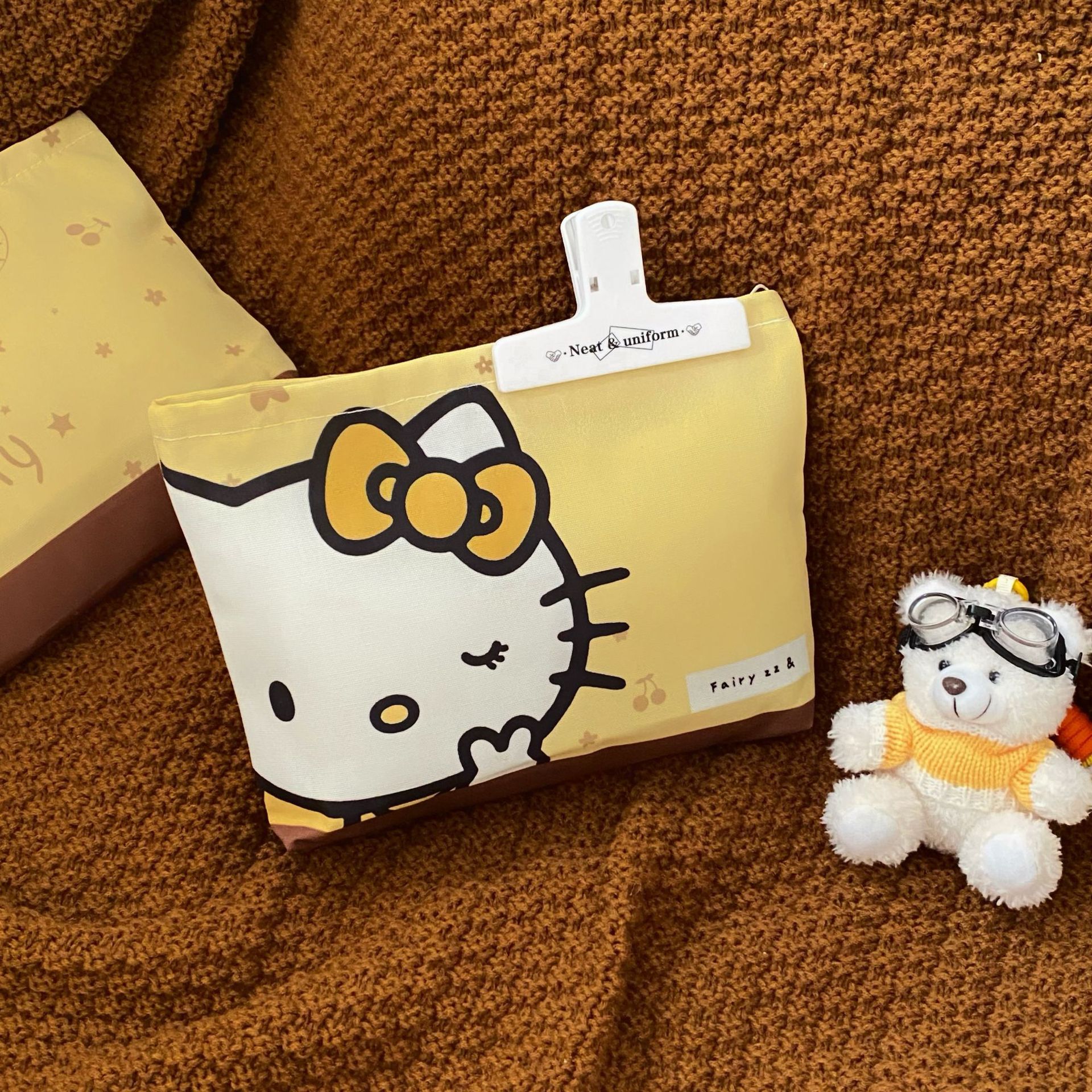 Cute cat makeup bag for women, new portable travel cosmetics storage bag, middle bag, toiletry bag, inner liner bag Application Scenario