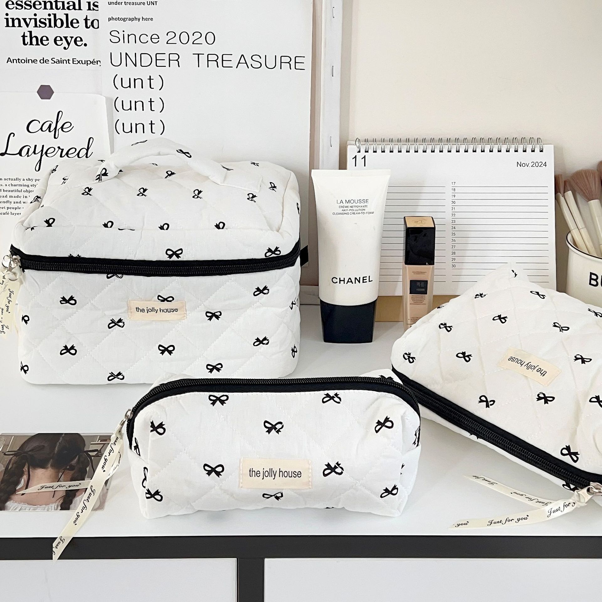 ins Black bow makeup bag for women, portable large-capacity travel cosmetics, hand-held toiletry and storage bag full figure