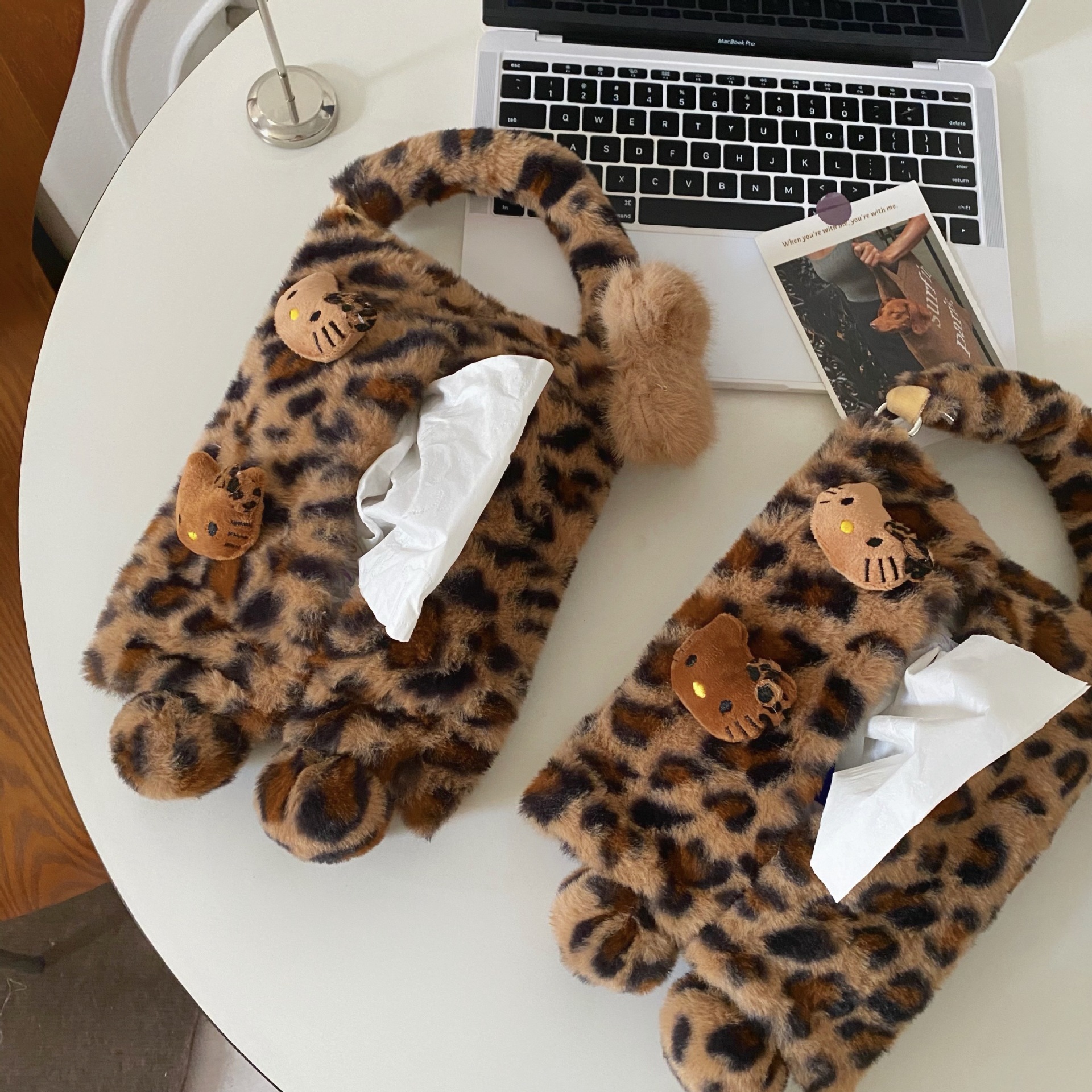 Creative and cute leopard print cat car tissue box 2024 new style tissue box, car interior tissue box, wall-hanging Application Scenario