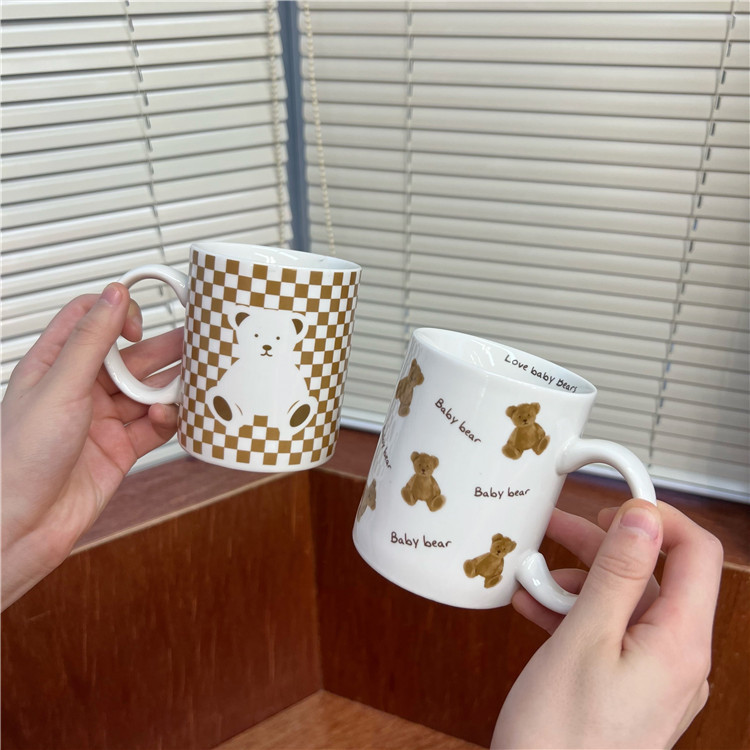 Creative Instagram cute cartoon bear ceramic cups, mugs, girlish hearts, high appearance standards, couple water cups, coffee cups Item Picture