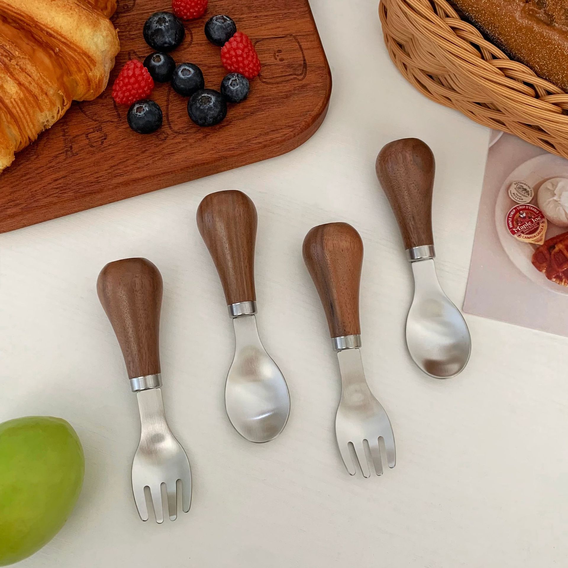 Solid wood walnut 316 matte stainless steel fork and spoon, standing, foodie, cute household tableware, dessert spoon full figure