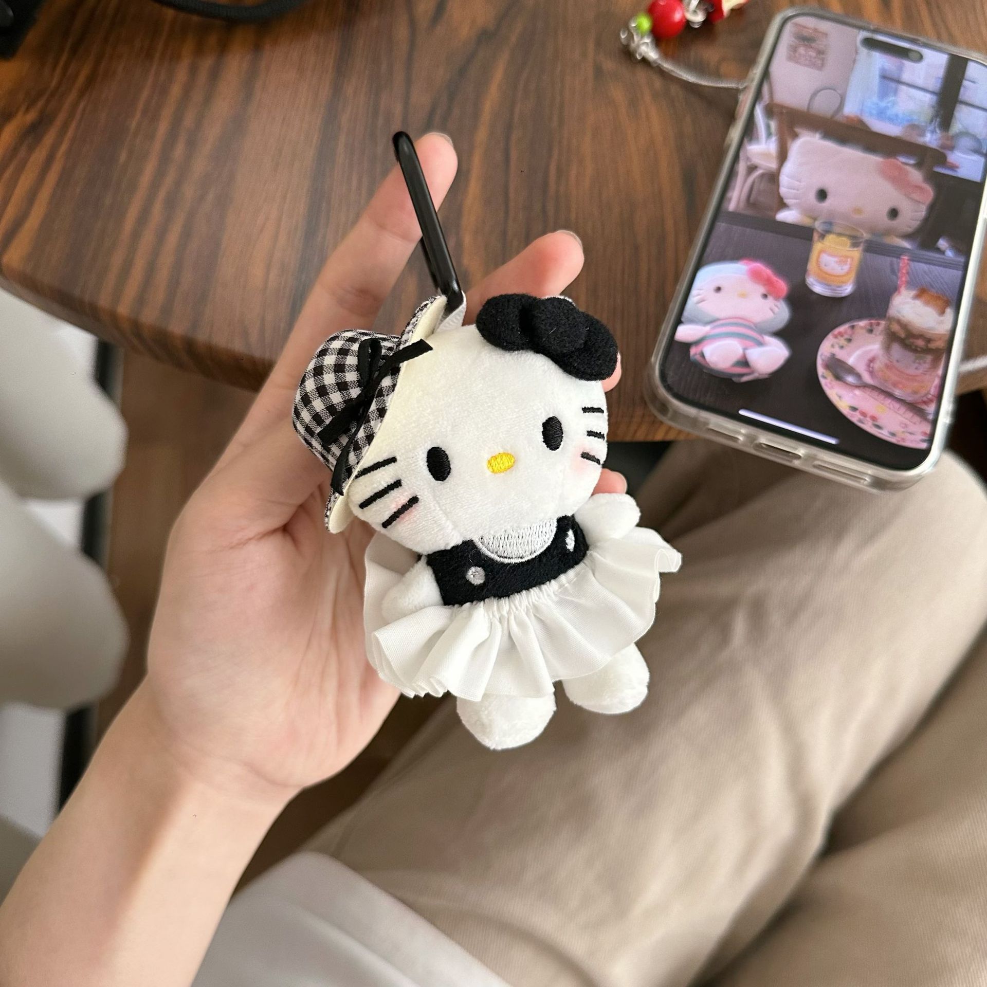 Hepburn-style hat, cat pendant, women's creative bag pendant, high-end plush toy decoration, keychain pendant details Picture