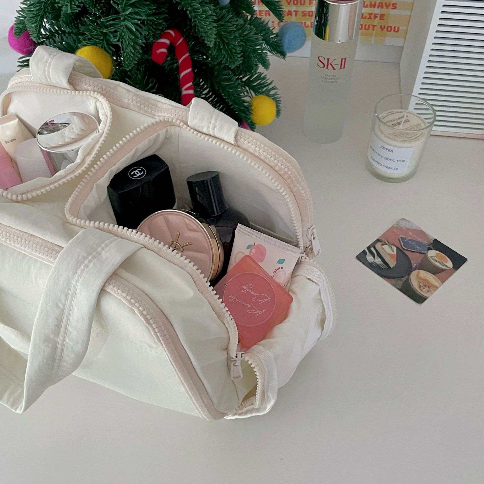 Fashionable and simple makeup bag for women, 2024 new portable, lightweight, large-capacity, zoned storage bag, travel toiletry bag Specification drawing
